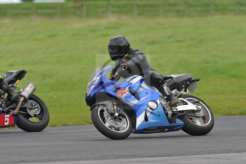 Motorcycle action photographs;cadwell;cadwell park photographs;event digital images;eventdigitalimages;motor racing louth lincolnshire;no limits trackdays;peter wileman photography;trackday;trackday digital images;trackday photos