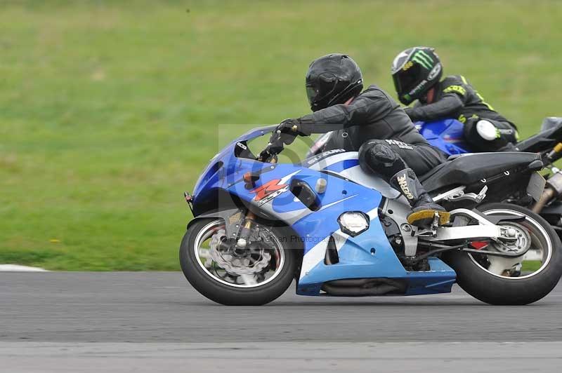 Motorcycle action photographs;cadwell;cadwell park photographs;event digital images;eventdigitalimages;motor racing louth lincolnshire;no limits trackdays;peter wileman photography;trackday;trackday digital images;trackday photos