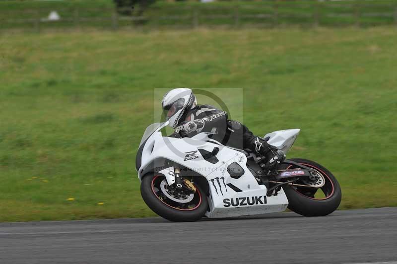 Motorcycle action photographs;cadwell;cadwell park photographs;event digital images;eventdigitalimages;motor racing louth lincolnshire;no limits trackdays;peter wileman photography;trackday;trackday digital images;trackday photos
