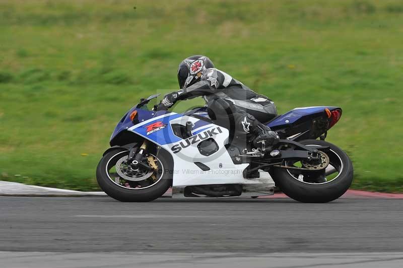 Motorcycle action photographs;cadwell;cadwell park photographs;event digital images;eventdigitalimages;motor racing louth lincolnshire;no limits trackdays;peter wileman photography;trackday;trackday digital images;trackday photos