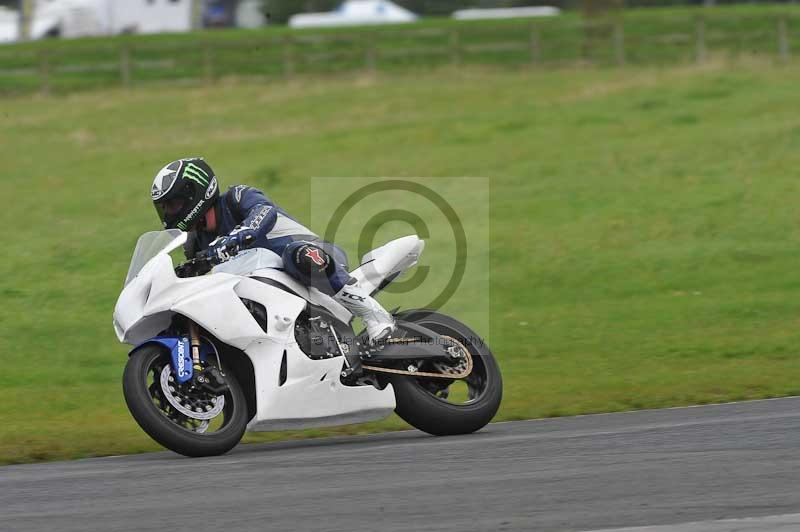Motorcycle action photographs;cadwell;cadwell park photographs;event digital images;eventdigitalimages;motor racing louth lincolnshire;no limits trackdays;peter wileman photography;trackday;trackday digital images;trackday photos