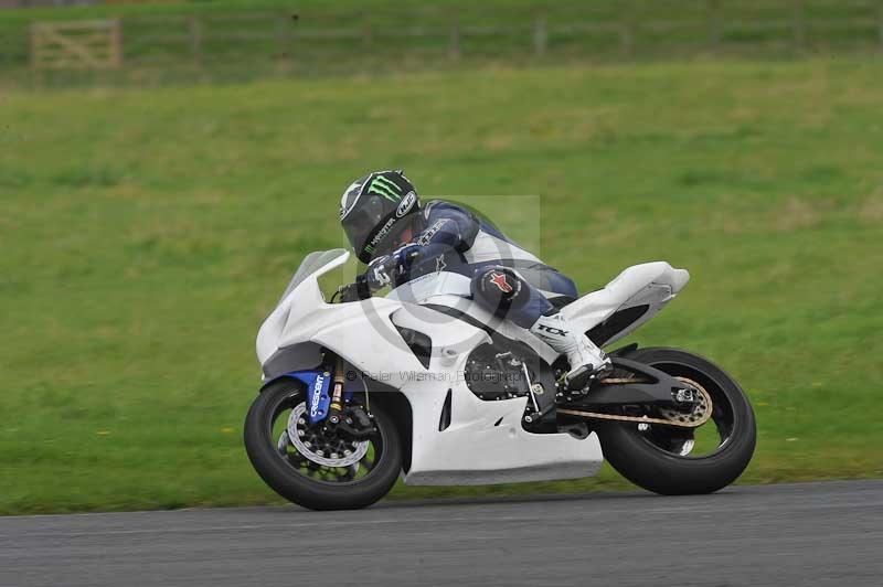 Motorcycle action photographs;cadwell;cadwell park photographs;event digital images;eventdigitalimages;motor racing louth lincolnshire;no limits trackdays;peter wileman photography;trackday;trackday digital images;trackday photos