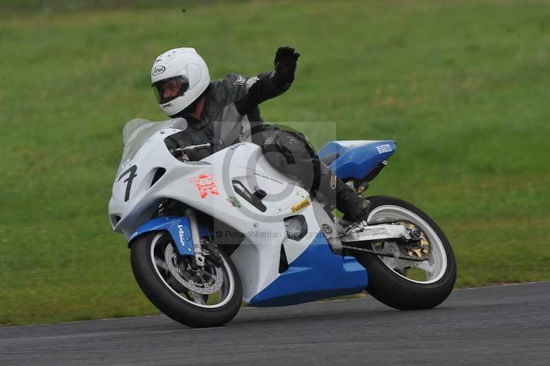 Motorcycle action photographs;cadwell;cadwell park photographs;event digital images;eventdigitalimages;motor racing louth lincolnshire;no limits trackdays;peter wileman photography;trackday;trackday digital images;trackday photos