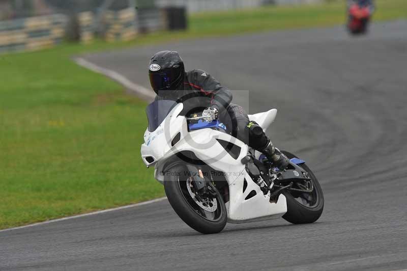 Motorcycle action photographs;cadwell;cadwell park photographs;event digital images;eventdigitalimages;motor racing louth lincolnshire;no limits trackdays;peter wileman photography;trackday;trackday digital images;trackday photos