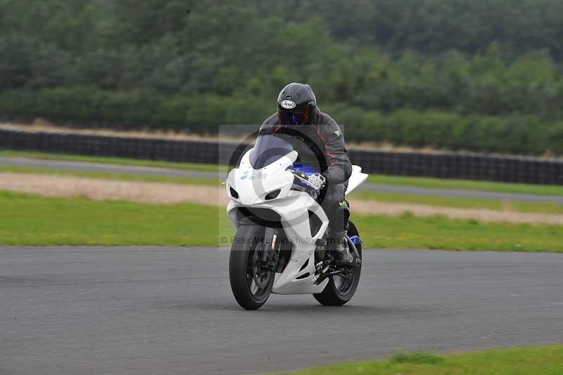Motorcycle action photographs;cadwell;cadwell park photographs;event digital images;eventdigitalimages;motor racing louth lincolnshire;no limits trackdays;peter wileman photography;trackday;trackday digital images;trackday photos