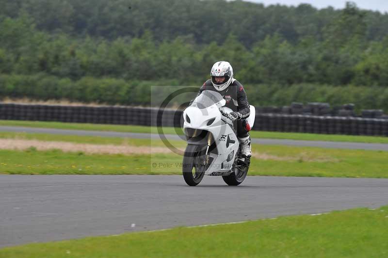 Motorcycle action photographs;cadwell;cadwell park photographs;event digital images;eventdigitalimages;motor racing louth lincolnshire;no limits trackdays;peter wileman photography;trackday;trackday digital images;trackday photos