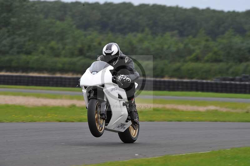 Motorcycle action photographs;cadwell;cadwell park photographs;event digital images;eventdigitalimages;motor racing louth lincolnshire;no limits trackdays;peter wileman photography;trackday;trackday digital images;trackday photos