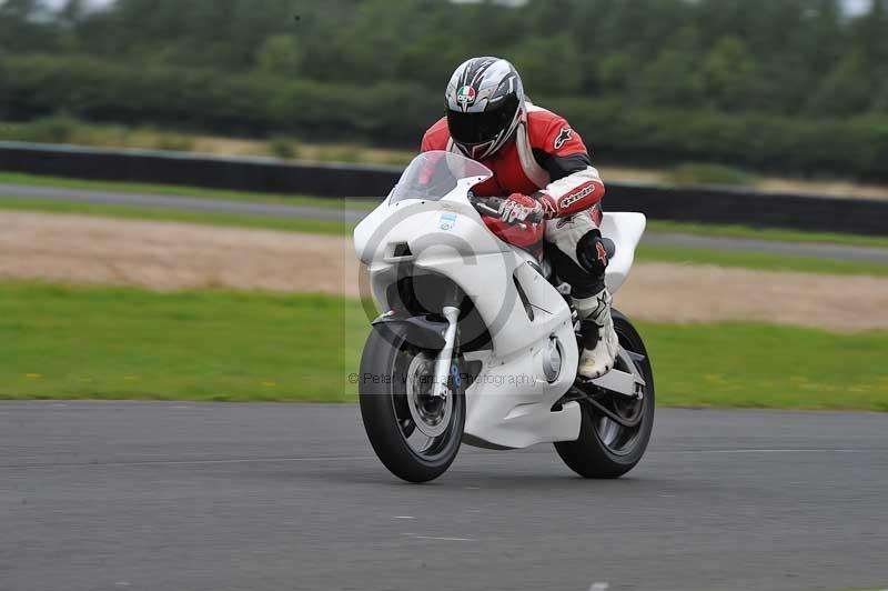 Motorcycle action photographs;cadwell;cadwell park photographs;event digital images;eventdigitalimages;motor racing louth lincolnshire;no limits trackdays;peter wileman photography;trackday;trackday digital images;trackday photos