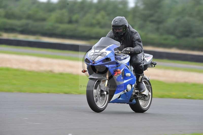 Motorcycle action photographs;cadwell;cadwell park photographs;event digital images;eventdigitalimages;motor racing louth lincolnshire;no limits trackdays;peter wileman photography;trackday;trackday digital images;trackday photos