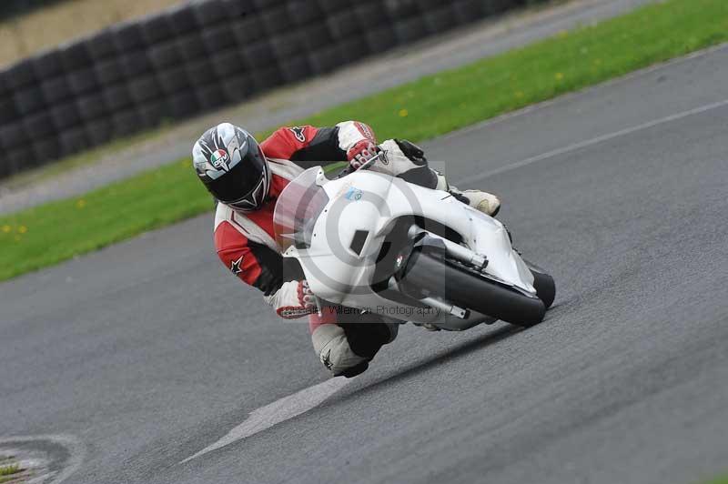 Motorcycle action photographs;cadwell;cadwell park photographs;event digital images;eventdigitalimages;motor racing louth lincolnshire;no limits trackdays;peter wileman photography;trackday;trackday digital images;trackday photos