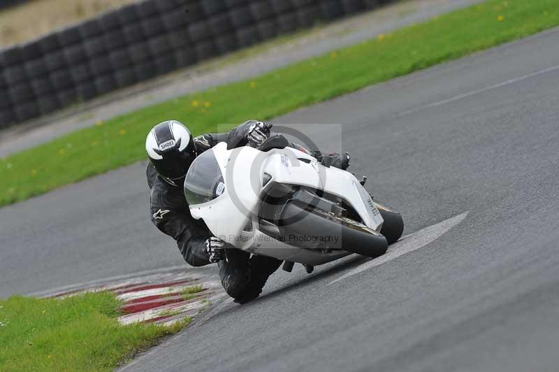 Motorcycle action photographs;cadwell;cadwell park photographs;event digital images;eventdigitalimages;motor racing louth lincolnshire;no limits trackdays;peter wileman photography;trackday;trackday digital images;trackday photos