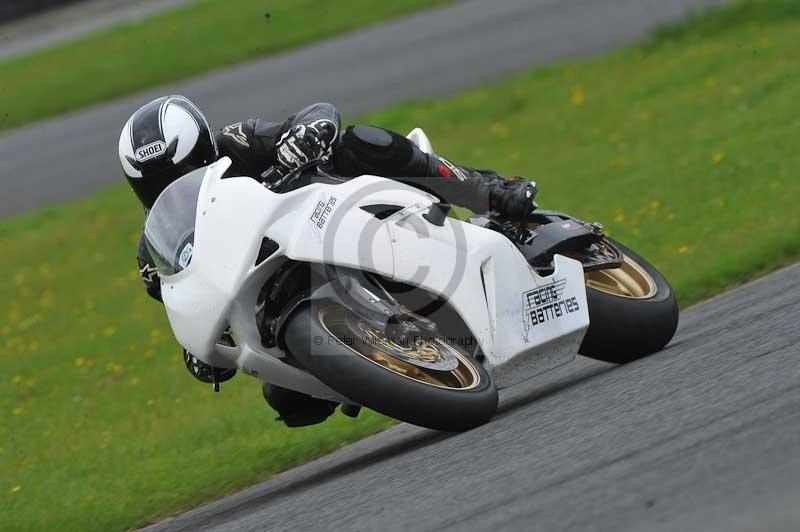 Motorcycle action photographs;cadwell;cadwell park photographs;event digital images;eventdigitalimages;motor racing louth lincolnshire;no limits trackdays;peter wileman photography;trackday;trackday digital images;trackday photos