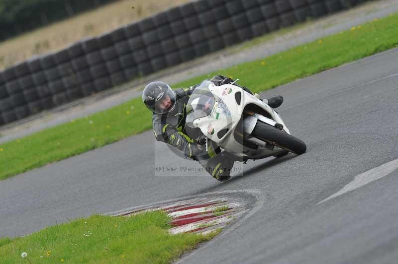 Motorcycle action photographs;cadwell;cadwell park photographs;event digital images;eventdigitalimages;motor racing louth lincolnshire;no limits trackdays;peter wileman photography;trackday;trackday digital images;trackday photos