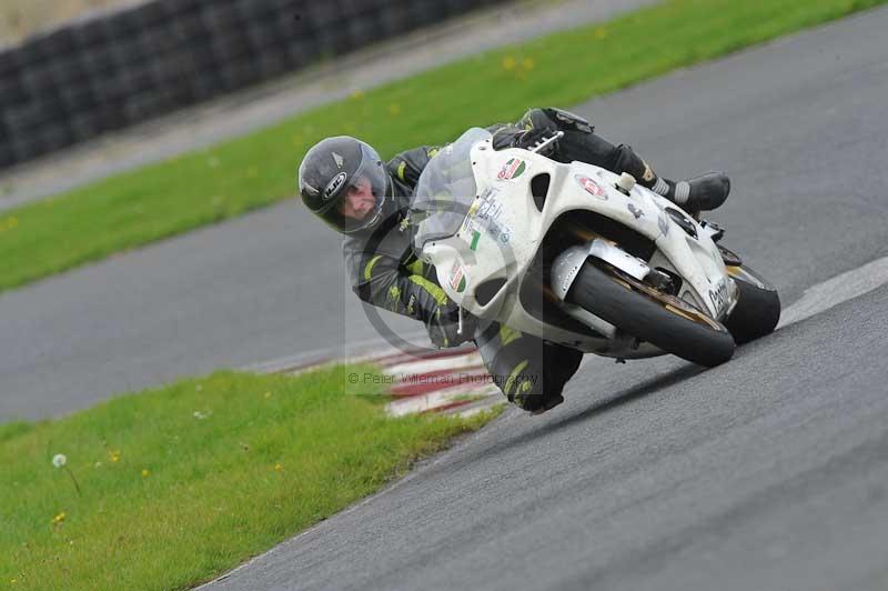 Motorcycle action photographs;cadwell;cadwell park photographs;event digital images;eventdigitalimages;motor racing louth lincolnshire;no limits trackdays;peter wileman photography;trackday;trackday digital images;trackday photos