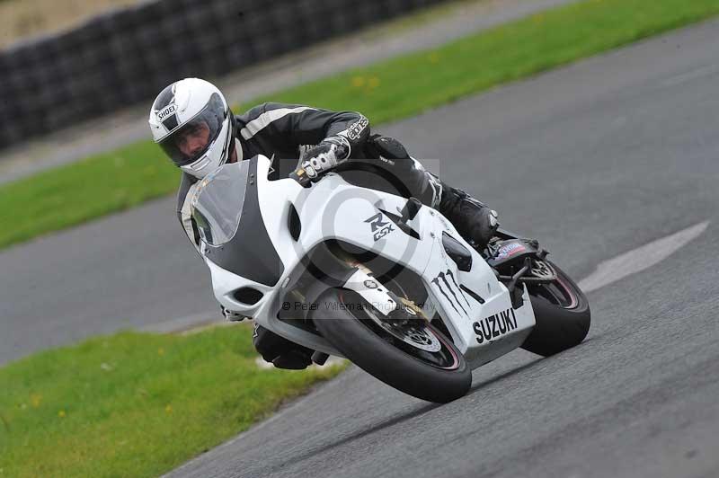 Motorcycle action photographs;cadwell;cadwell park photographs;event digital images;eventdigitalimages;motor racing louth lincolnshire;no limits trackdays;peter wileman photography;trackday;trackday digital images;trackday photos