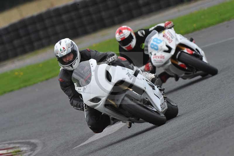 Motorcycle action photographs;cadwell;cadwell park photographs;event digital images;eventdigitalimages;motor racing louth lincolnshire;no limits trackdays;peter wileman photography;trackday;trackday digital images;trackday photos