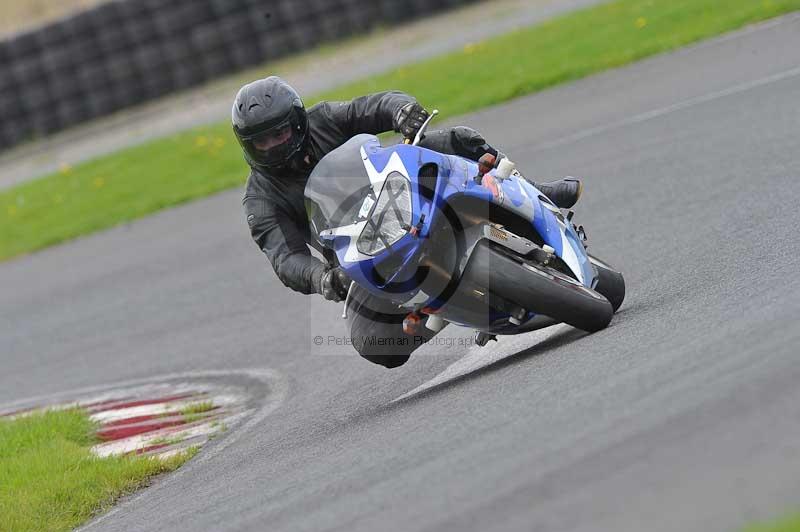 Motorcycle action photographs;cadwell;cadwell park photographs;event digital images;eventdigitalimages;motor racing louth lincolnshire;no limits trackdays;peter wileman photography;trackday;trackday digital images;trackday photos