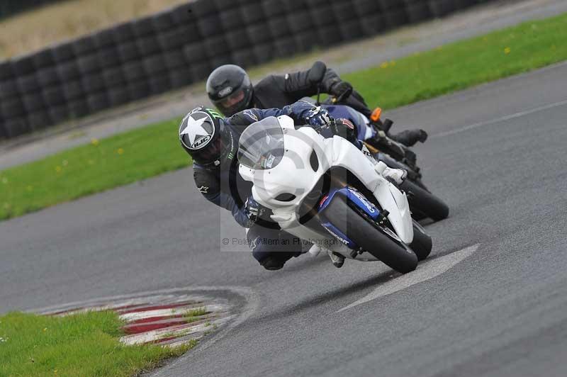 Motorcycle action photographs;cadwell;cadwell park photographs;event digital images;eventdigitalimages;motor racing louth lincolnshire;no limits trackdays;peter wileman photography;trackday;trackday digital images;trackday photos