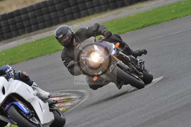 Motorcycle action photographs;cadwell;cadwell park photographs;event digital images;eventdigitalimages;motor racing louth lincolnshire;no limits trackdays;peter wileman photography;trackday;trackday digital images;trackday photos