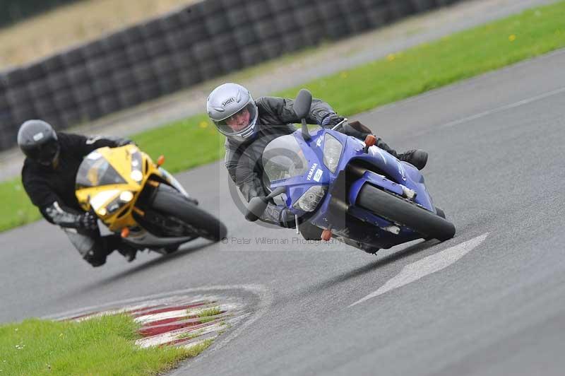 Motorcycle action photographs;cadwell;cadwell park photographs;event digital images;eventdigitalimages;motor racing louth lincolnshire;no limits trackdays;peter wileman photography;trackday;trackday digital images;trackday photos