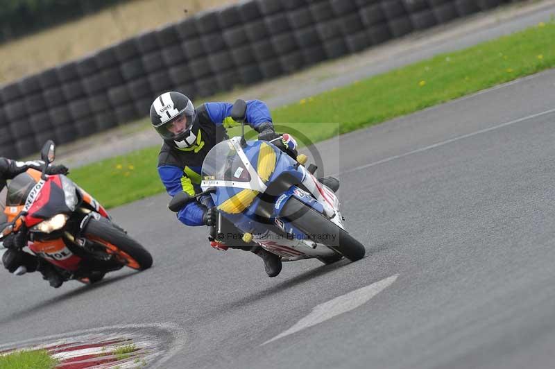 Motorcycle action photographs;cadwell;cadwell park photographs;event digital images;eventdigitalimages;motor racing louth lincolnshire;no limits trackdays;peter wileman photography;trackday;trackday digital images;trackday photos