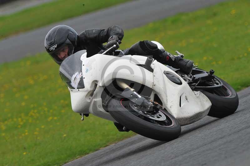 Motorcycle action photographs;cadwell;cadwell park photographs;event digital images;eventdigitalimages;motor racing louth lincolnshire;no limits trackdays;peter wileman photography;trackday;trackday digital images;trackday photos
