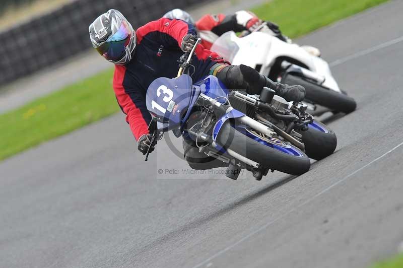 Motorcycle action photographs;cadwell;cadwell park photographs;event digital images;eventdigitalimages;motor racing louth lincolnshire;no limits trackdays;peter wileman photography;trackday;trackday digital images;trackday photos