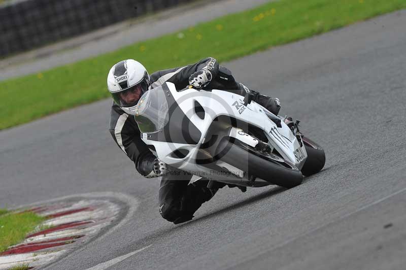 Motorcycle action photographs;cadwell;cadwell park photographs;event digital images;eventdigitalimages;motor racing louth lincolnshire;no limits trackdays;peter wileman photography;trackday;trackday digital images;trackday photos