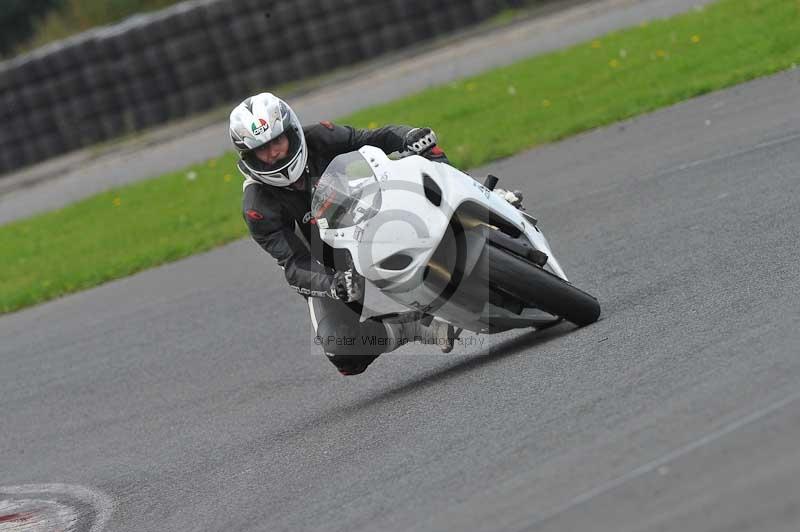 Motorcycle action photographs;cadwell;cadwell park photographs;event digital images;eventdigitalimages;motor racing louth lincolnshire;no limits trackdays;peter wileman photography;trackday;trackday digital images;trackday photos