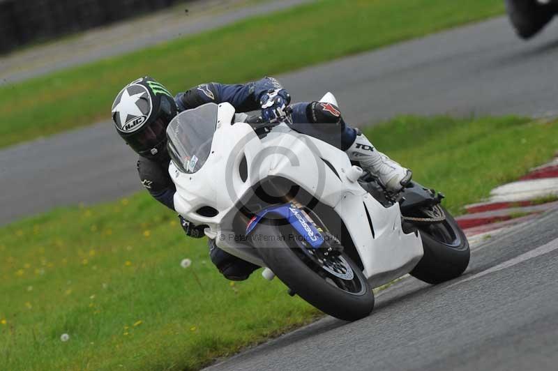 Motorcycle action photographs;cadwell;cadwell park photographs;event digital images;eventdigitalimages;motor racing louth lincolnshire;no limits trackdays;peter wileman photography;trackday;trackday digital images;trackday photos