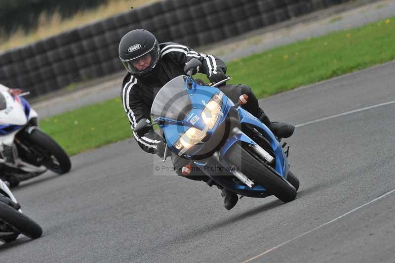 Motorcycle action photographs;cadwell;cadwell park photographs;event digital images;eventdigitalimages;motor racing louth lincolnshire;no limits trackdays;peter wileman photography;trackday;trackday digital images;trackday photos