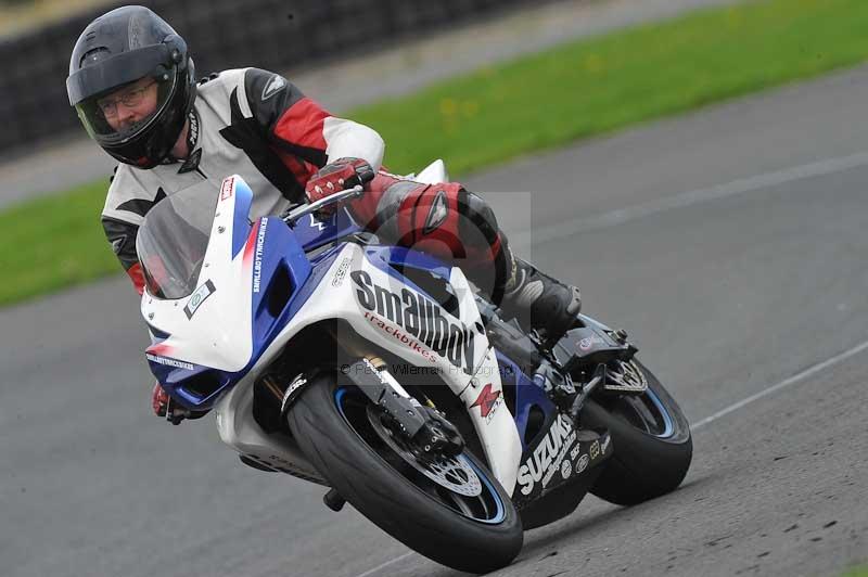 Motorcycle action photographs;cadwell;cadwell park photographs;event digital images;eventdigitalimages;motor racing louth lincolnshire;no limits trackdays;peter wileman photography;trackday;trackday digital images;trackday photos