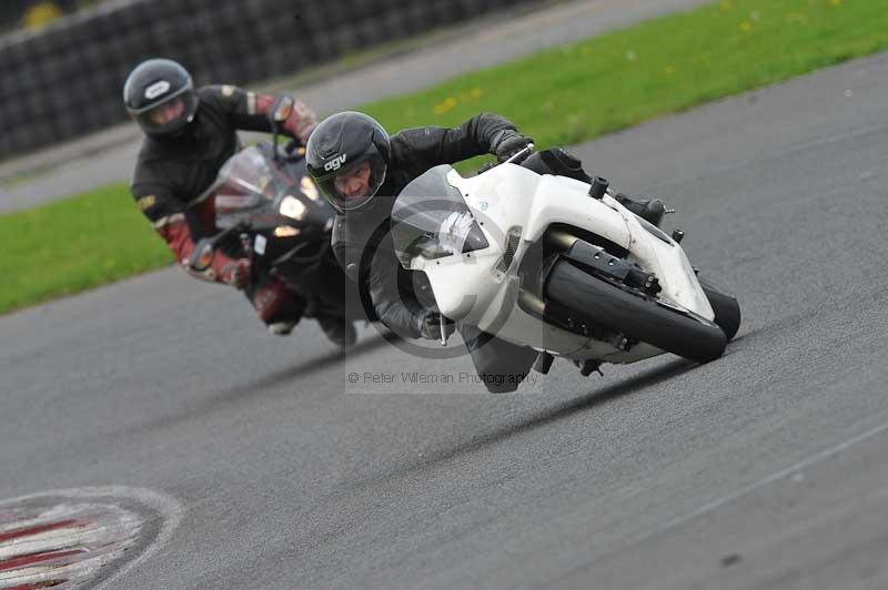 Motorcycle action photographs;cadwell;cadwell park photographs;event digital images;eventdigitalimages;motor racing louth lincolnshire;no limits trackdays;peter wileman photography;trackday;trackday digital images;trackday photos