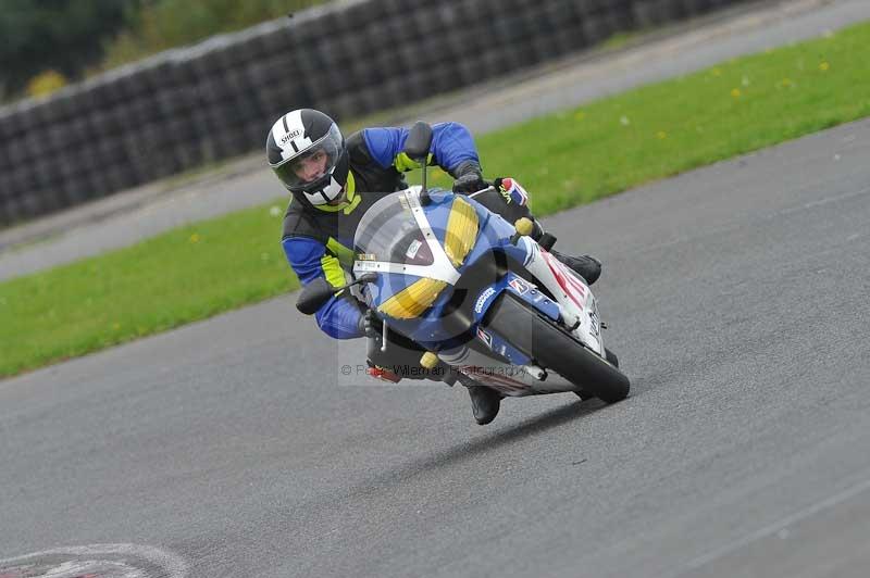 Motorcycle action photographs;cadwell;cadwell park photographs;event digital images;eventdigitalimages;motor racing louth lincolnshire;no limits trackdays;peter wileman photography;trackday;trackday digital images;trackday photos