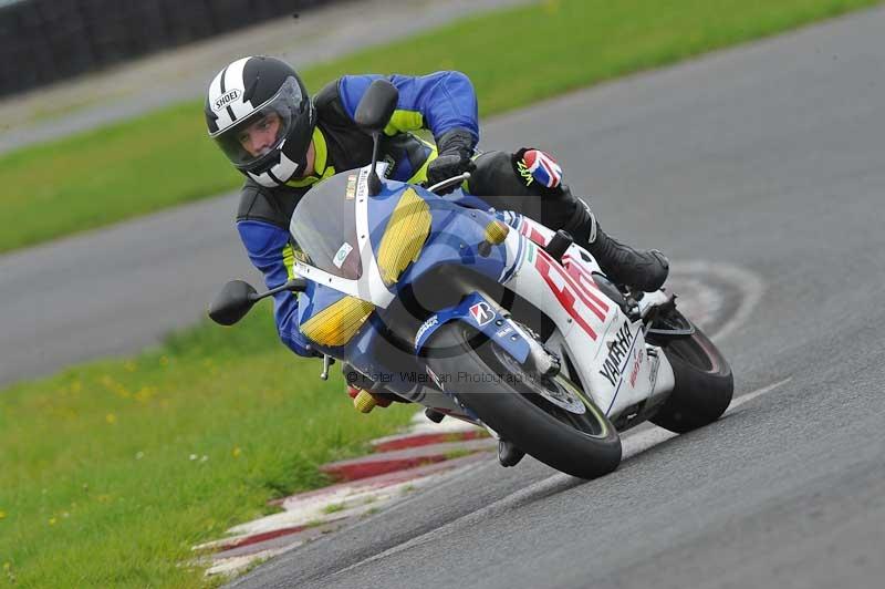 Motorcycle action photographs;cadwell;cadwell park photographs;event digital images;eventdigitalimages;motor racing louth lincolnshire;no limits trackdays;peter wileman photography;trackday;trackday digital images;trackday photos