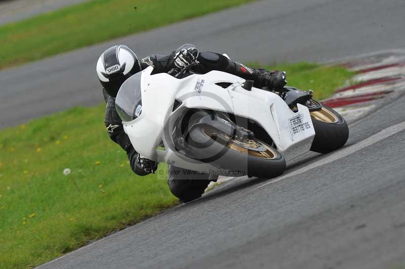 Motorcycle action photographs;cadwell;cadwell park photographs;event digital images;eventdigitalimages;motor racing louth lincolnshire;no limits trackdays;peter wileman photography;trackday;trackday digital images;trackday photos