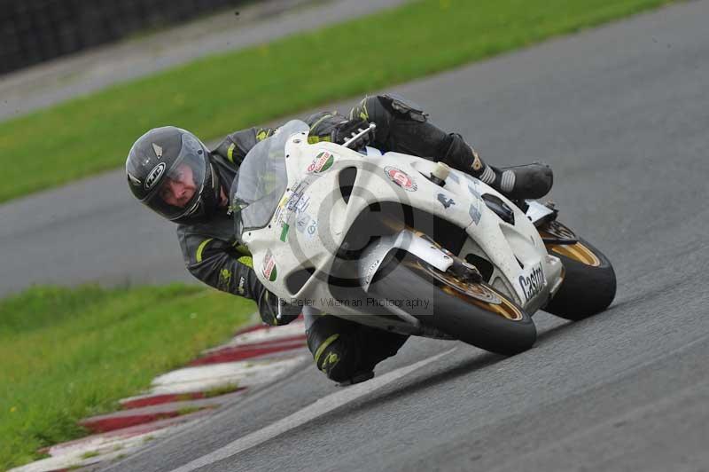 Motorcycle action photographs;cadwell;cadwell park photographs;event digital images;eventdigitalimages;motor racing louth lincolnshire;no limits trackdays;peter wileman photography;trackday;trackday digital images;trackday photos