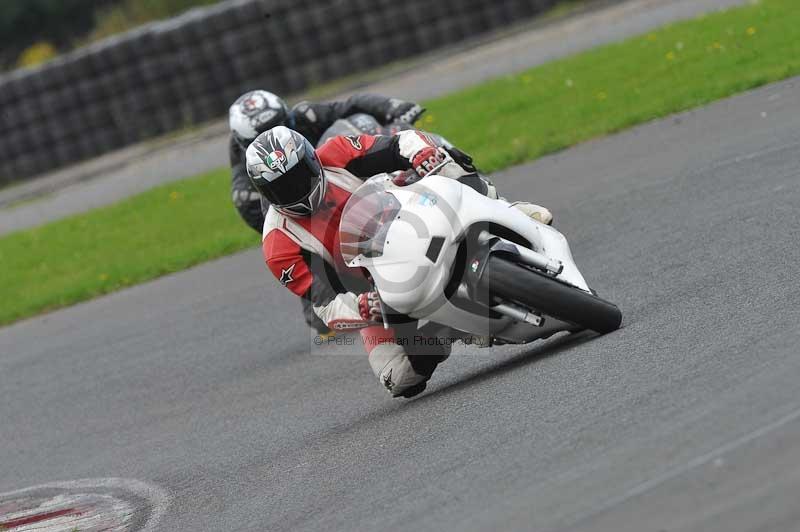 Motorcycle action photographs;cadwell;cadwell park photographs;event digital images;eventdigitalimages;motor racing louth lincolnshire;no limits trackdays;peter wileman photography;trackday;trackday digital images;trackday photos