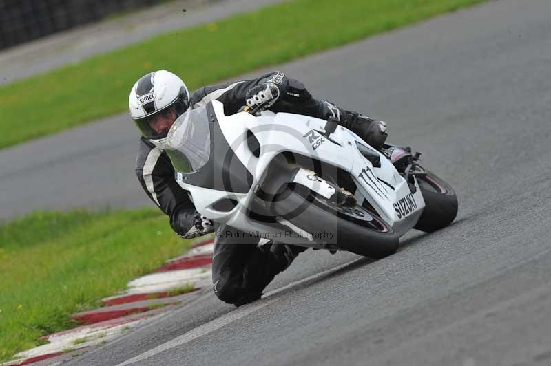 Motorcycle action photographs;cadwell;cadwell park photographs;event digital images;eventdigitalimages;motor racing louth lincolnshire;no limits trackdays;peter wileman photography;trackday;trackday digital images;trackday photos