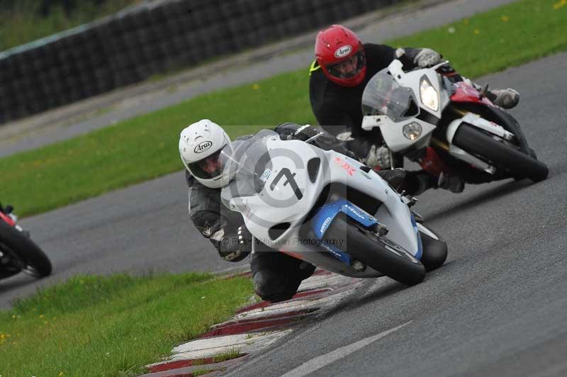 Motorcycle action photographs;cadwell;cadwell park photographs;event digital images;eventdigitalimages;motor racing louth lincolnshire;no limits trackdays;peter wileman photography;trackday;trackday digital images;trackday photos