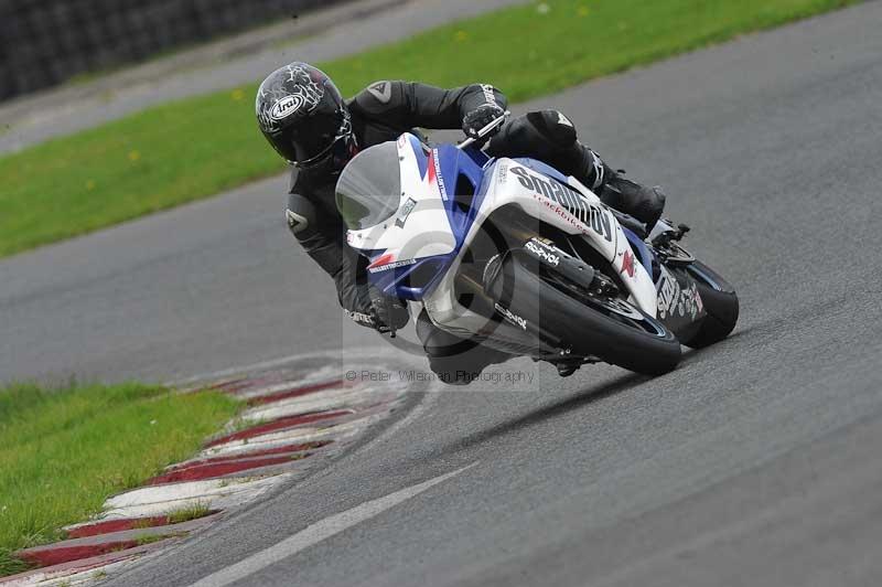 Motorcycle action photographs;cadwell;cadwell park photographs;event digital images;eventdigitalimages;motor racing louth lincolnshire;no limits trackdays;peter wileman photography;trackday;trackday digital images;trackday photos