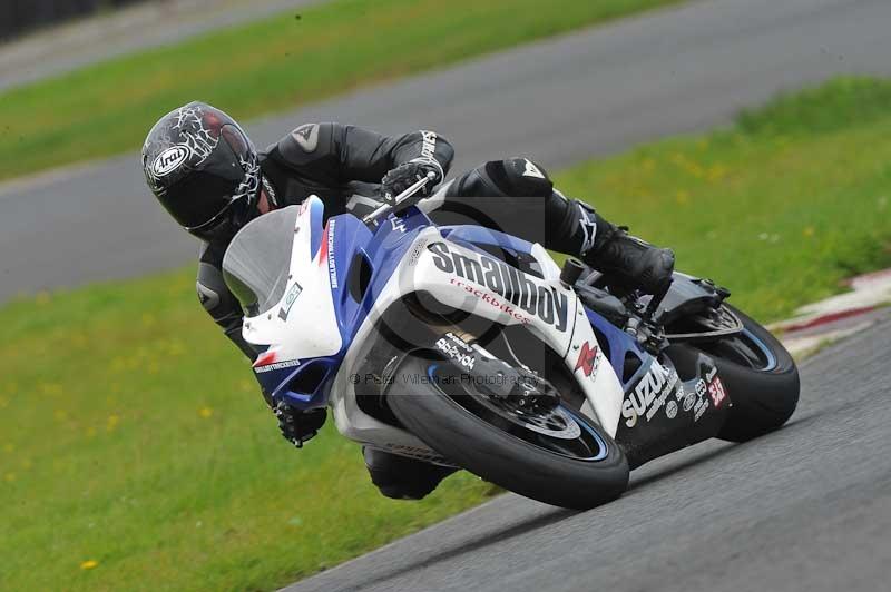 Motorcycle action photographs;cadwell;cadwell park photographs;event digital images;eventdigitalimages;motor racing louth lincolnshire;no limits trackdays;peter wileman photography;trackday;trackday digital images;trackday photos