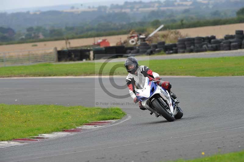 Motorcycle action photographs;cadwell;cadwell park photographs;event digital images;eventdigitalimages;motor racing louth lincolnshire;no limits trackdays;peter wileman photography;trackday;trackday digital images;trackday photos