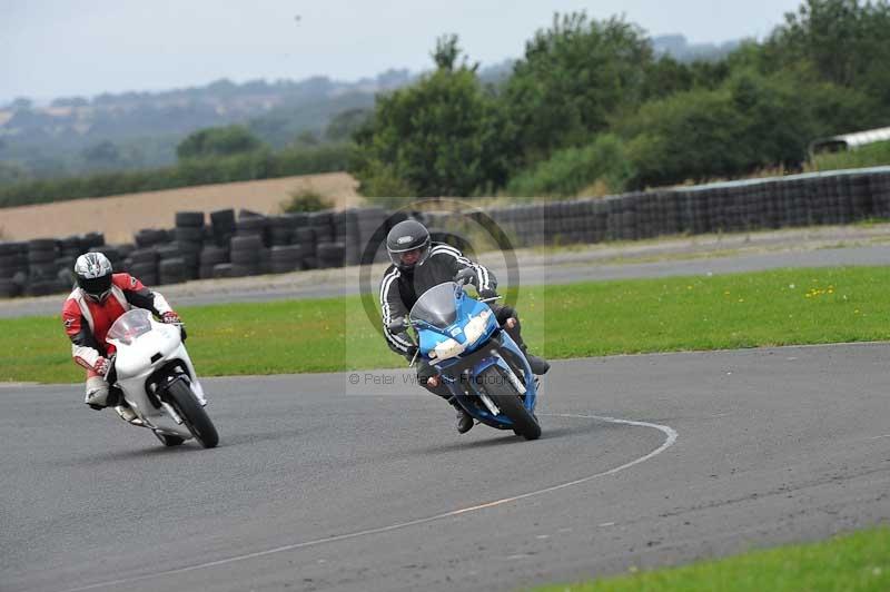 Motorcycle action photographs;cadwell;cadwell park photographs;event digital images;eventdigitalimages;motor racing louth lincolnshire;no limits trackdays;peter wileman photography;trackday;trackday digital images;trackday photos