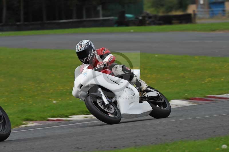 Motorcycle action photographs;cadwell;cadwell park photographs;event digital images;eventdigitalimages;motor racing louth lincolnshire;no limits trackdays;peter wileman photography;trackday;trackday digital images;trackday photos