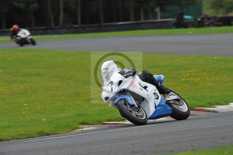 Motorcycle action photographs;cadwell;cadwell park photographs;event digital images;eventdigitalimages;motor racing louth lincolnshire;no limits trackdays;peter wileman photography;trackday;trackday digital images;trackday photos