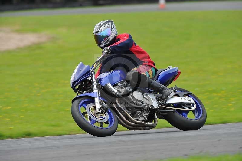 Motorcycle action photographs;cadwell;cadwell park photographs;event digital images;eventdigitalimages;motor racing louth lincolnshire;no limits trackdays;peter wileman photography;trackday;trackday digital images;trackday photos