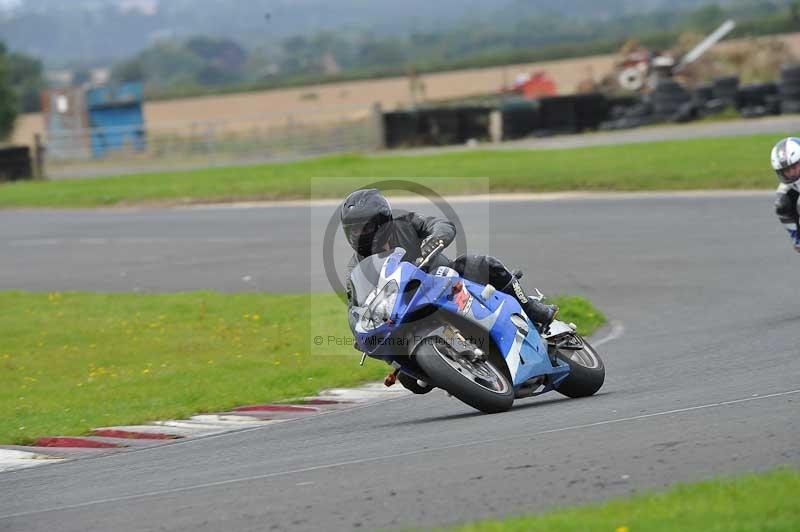 Motorcycle action photographs;cadwell;cadwell park photographs;event digital images;eventdigitalimages;motor racing louth lincolnshire;no limits trackdays;peter wileman photography;trackday;trackday digital images;trackday photos