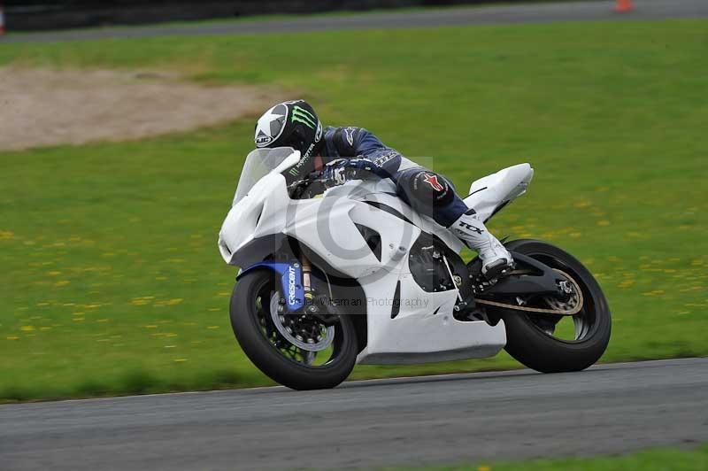 Motorcycle action photographs;cadwell;cadwell park photographs;event digital images;eventdigitalimages;motor racing louth lincolnshire;no limits trackdays;peter wileman photography;trackday;trackday digital images;trackday photos