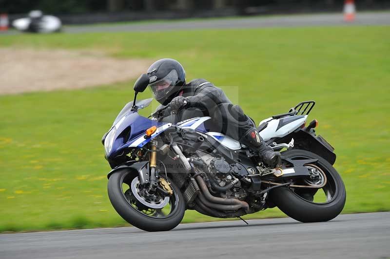 Motorcycle action photographs;cadwell;cadwell park photographs;event digital images;eventdigitalimages;motor racing louth lincolnshire;no limits trackdays;peter wileman photography;trackday;trackday digital images;trackday photos